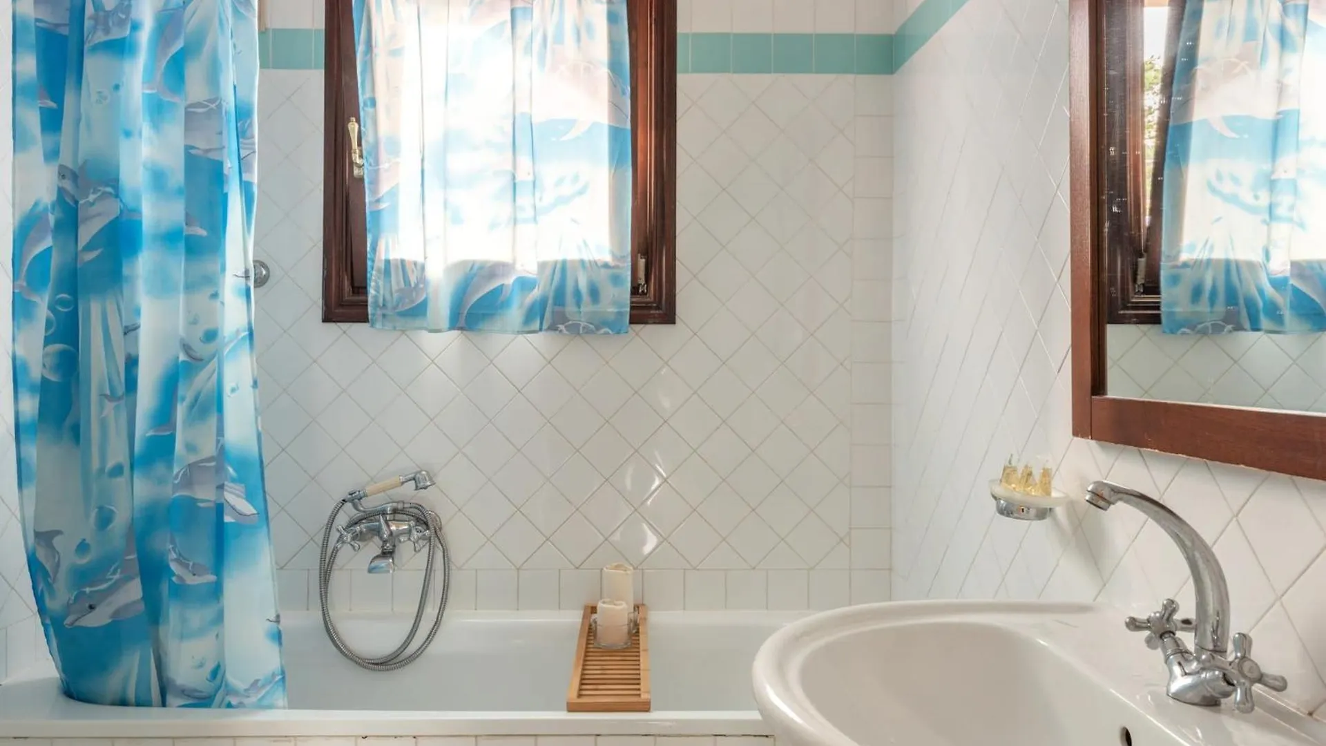 Charming Sea Villa Shared Pool Sleeps 6 V6In Punta de su Torrione