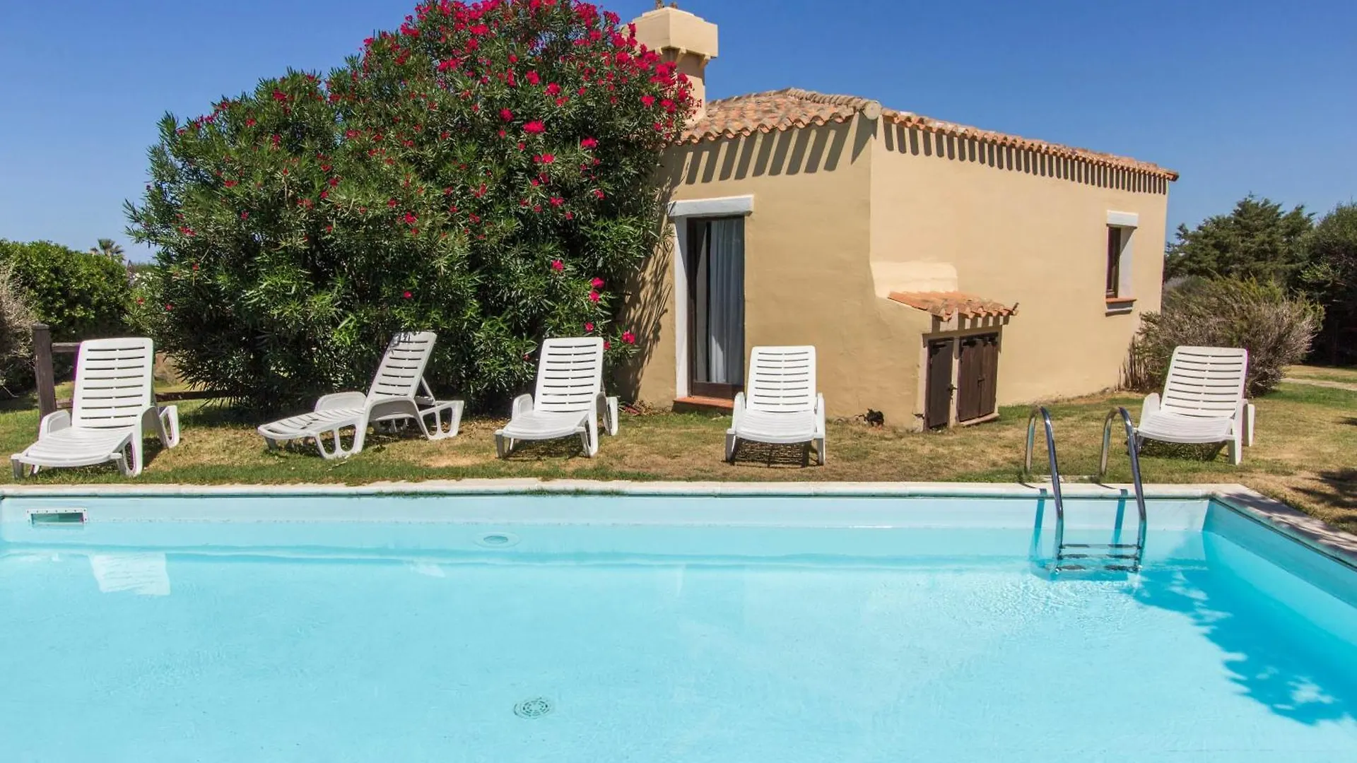 Charming Sea Villa Shared Pool Sleeps 6 V6In Punta de su Torrione